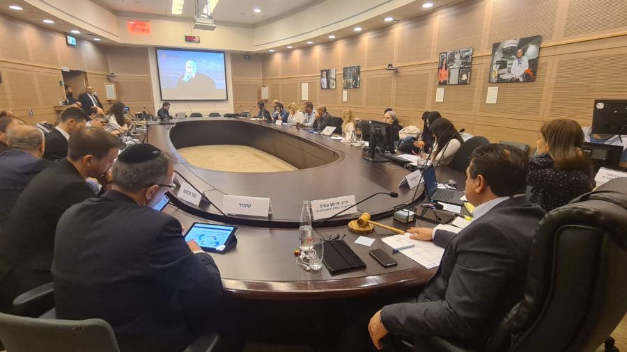 عودة: لا يعقل أن يشكّل الموظفون العرب أقل من 3% في أهم مجال اقتصادي